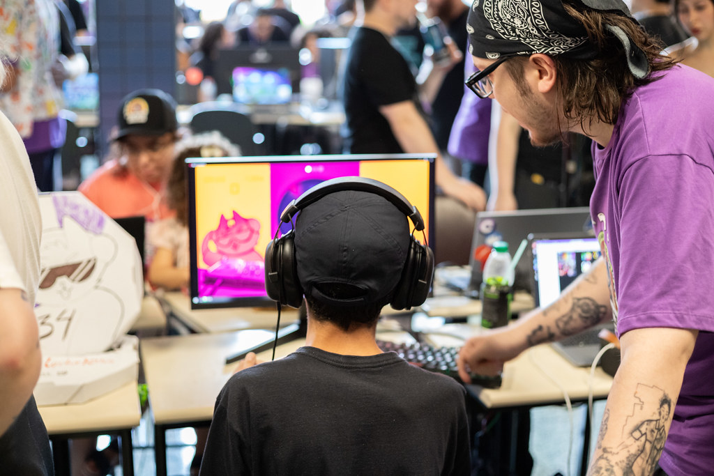 A PUCPR recebe a Global Game Jam com 48h de criação ininterrupta. Veja como acompanhar e testar os novos jogos!